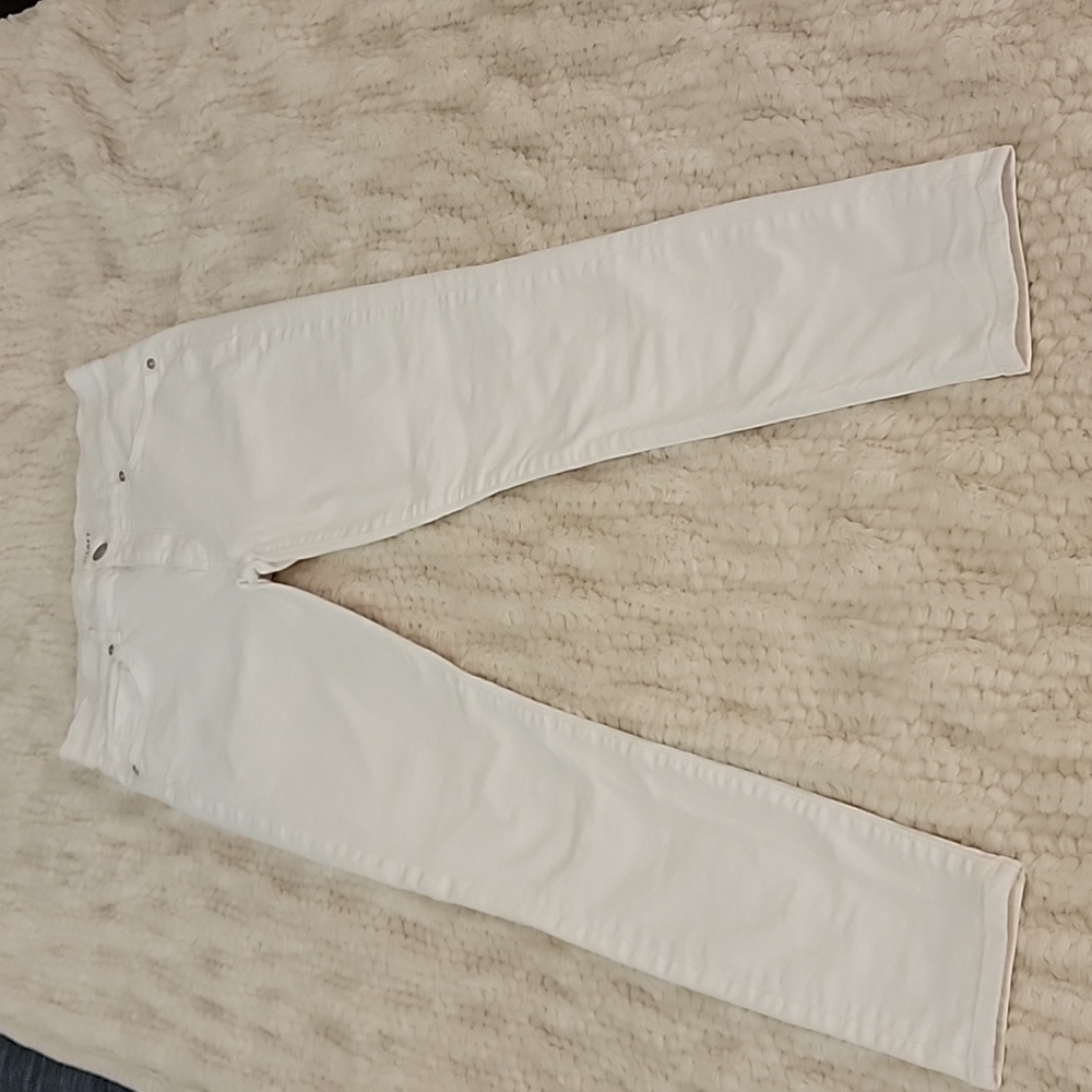 White skinny jeans